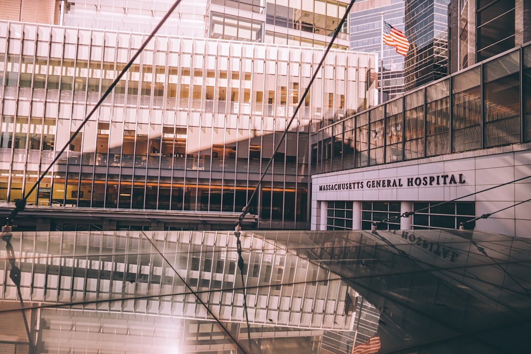 Ciberseguridad en hospitales españoles en 2025: de los 2.443 ataques semanales a la Estrategia Nacional del SNS