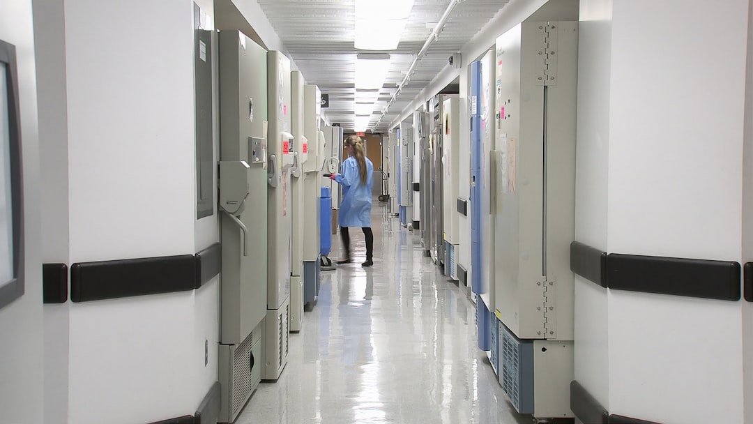Migración de sistemas legacy en hospitales españoles: de HP-HIS y Selene a plataformas FHIR-native en 2026